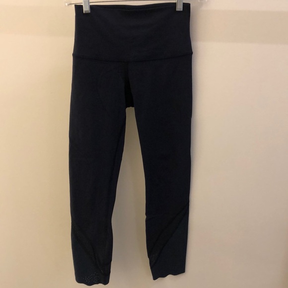 lululemon athletica Pants - Lululemon blue crop perforated legging,sz 4, 69027 lululemon athletica Pants - Lululemon blue crop perforated legging,sz 4, 69027